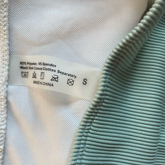 Color Block Bikini - Picture 5 of 8